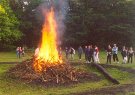 [Image: kampvuur.jpg]